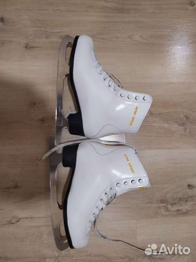 Коньки фигурные новые 38 размер