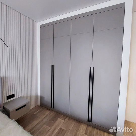Распашной шкаф