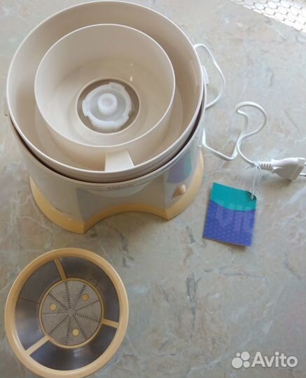 Соковыжималка Vitek VT-1611 без крышки (разбилась)