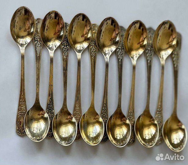 Набор позолоченных чайных ложек