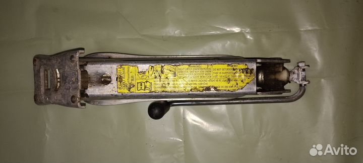 Домкрат штатный