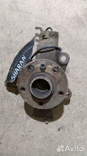 Кулак передний правый Volkswagen Sharan