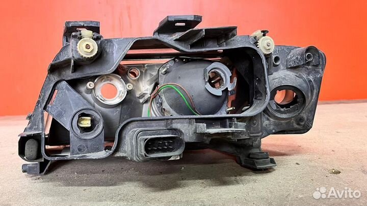 Фара передня правая Audi A6/C5
