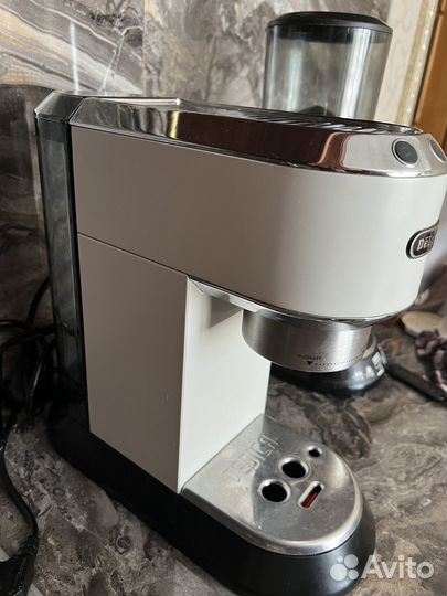 Кофемашина delonghi рожковая dedica