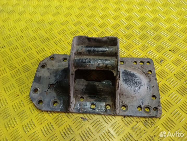 Кронштейн траверсы кпп левый Man Tga Tgs Tgx