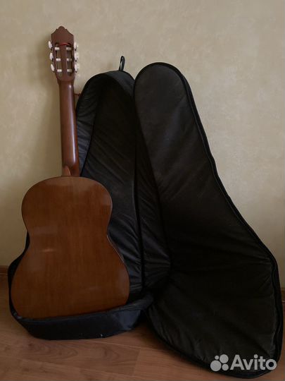 Акустическая гитара Yamaha c40 почти новая