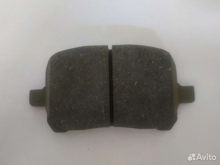 Колодки передние дисковые тормозные