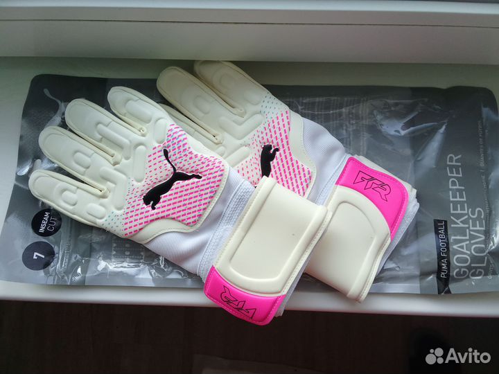 Вратарские перчатки