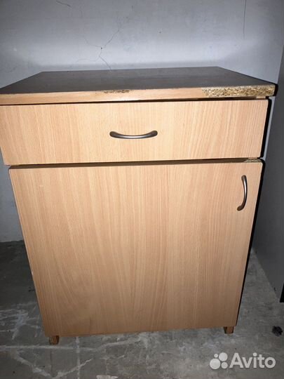 Продам три тумбочки прикроватных