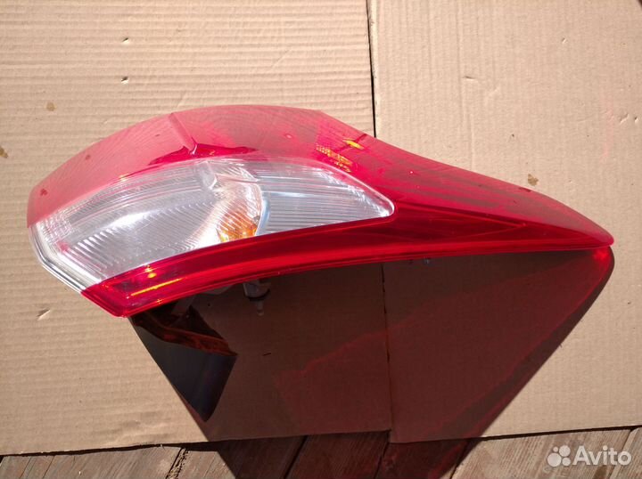 Фонарь задний левый Ford Focus 3 wagon