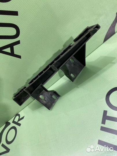 Крепление бампера переднее правое Audi Q7 4L 3.0D