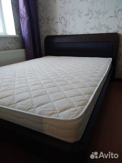 Кровать двухспальная с матрасом 160 200