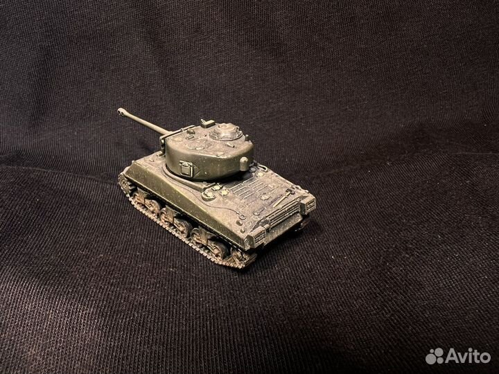 Модель танка M4A2 Шерман 1:100