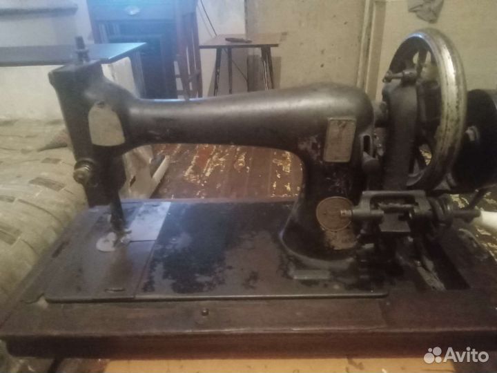Продам швейную машину