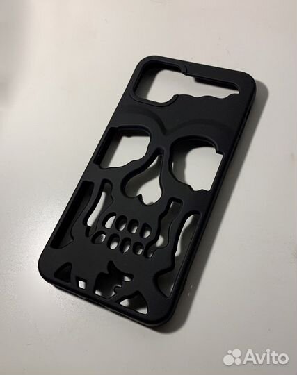 Чехол на iPhone 11 pro max в виде черепа