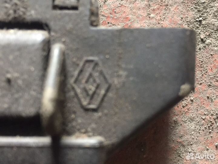 Замок крышки багажника Renault Logan Sandero