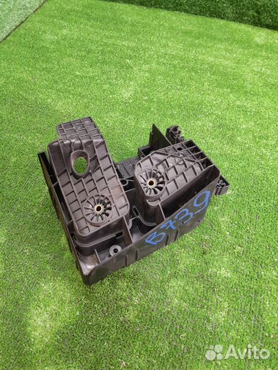 Кронштейн блока предохранителей фольксваген гольф