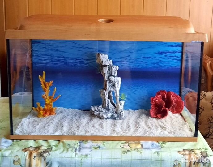 Аквариум с крышкой и освещением