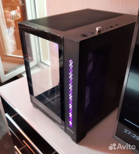 Ryzen 5 в черном аквариуме
