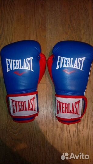 Боксерские перчатки 10 oz