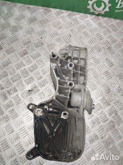 Кронштейн навесного оборудования Renault Logan 2