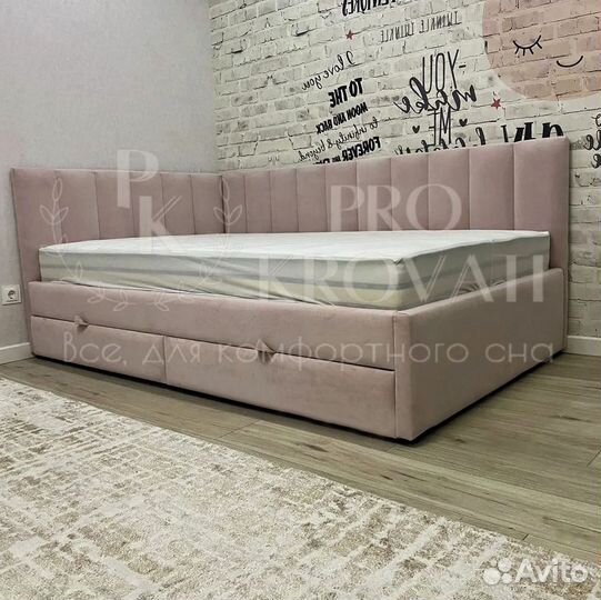 Детская кровать с мягкой спинкой