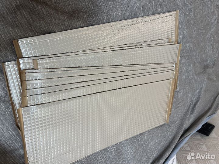 Выброизоляцыонный материал для автомобиля