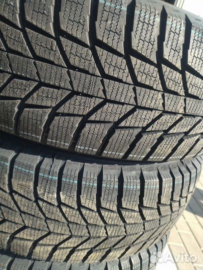 Triangle Snowlink TWT02 225/60 R17