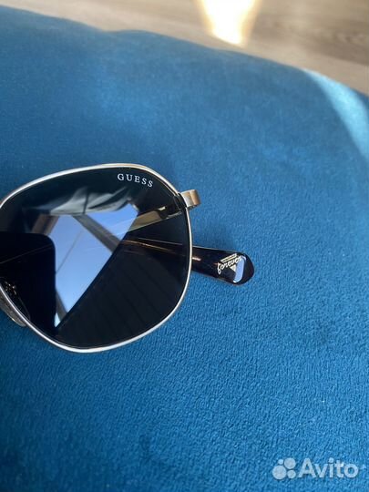 Солнцезащитные очки guess