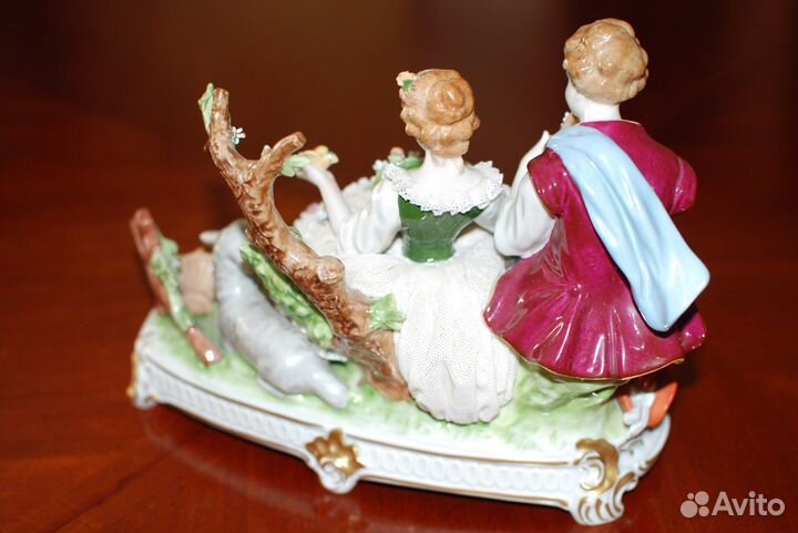 Фарфоровая статуэтка пара с овечкой, Германия