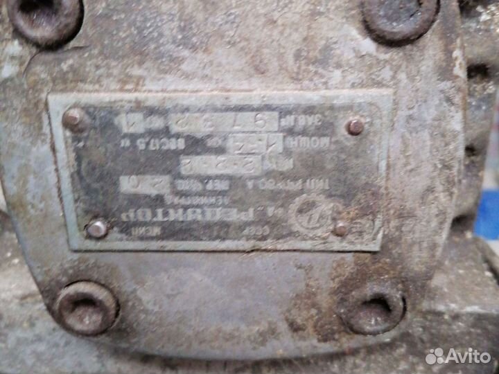 Электродвигатель с редуктором