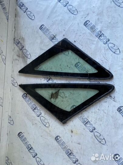 Стекло боковое переднее Toyota Noah