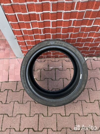 Pirelli P Zero 255/35 R19 и 285/30 R19