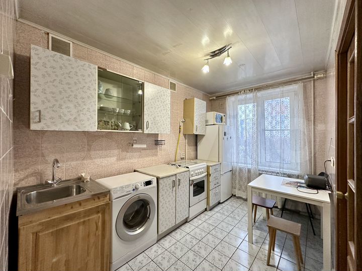 2-к. квартира, 40 м², 9/9 эт.