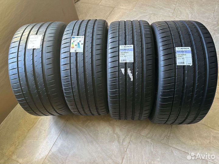 Michelin Pilot Sport 4 S 285/40 R22 и 325/35 R22