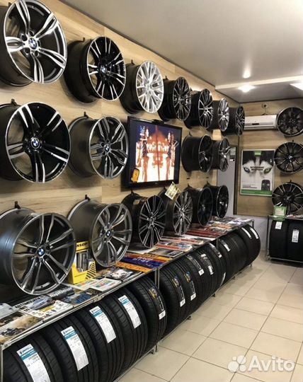 RoadX RXQuest SU01 255/45 R20 и 285/40 R20