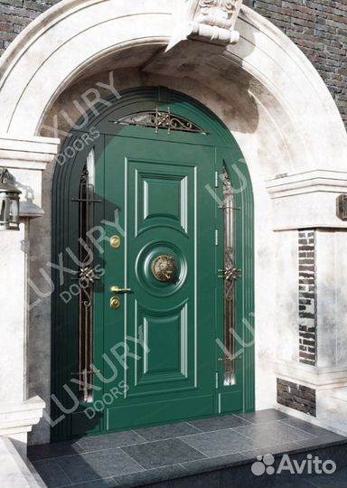 Арочная металлическая входная дверь в дом