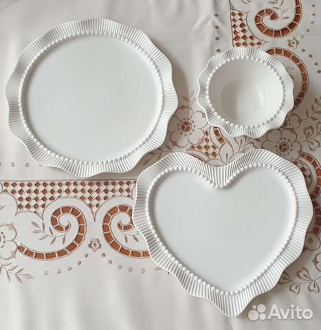 Посуда керамика. Тарелки, тарелки-сердце и пиала