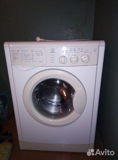 Стиральная б/у IndesIt
