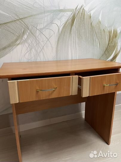 Деревянный стол