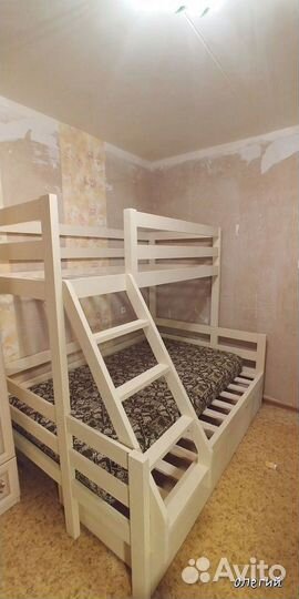 Двухъярусная кровать из массива