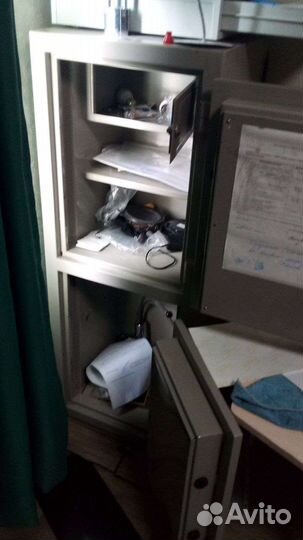 Двух уровененый сейф