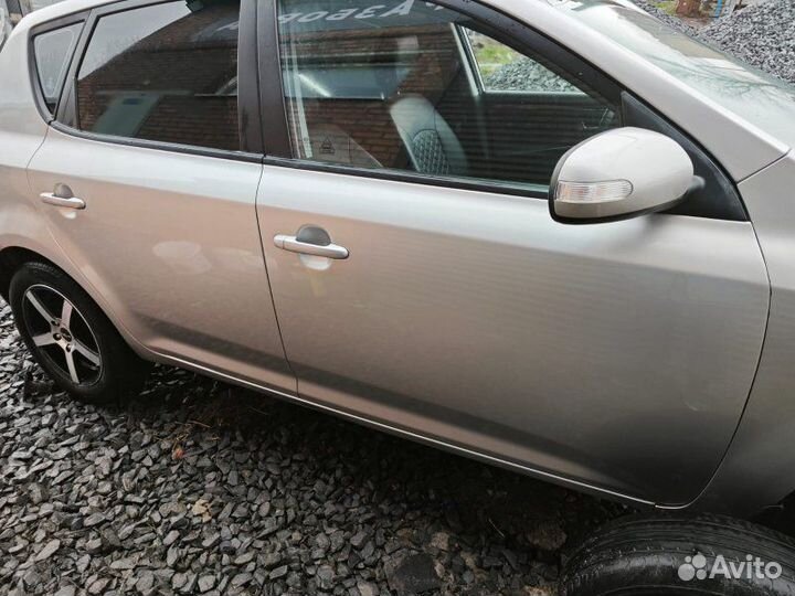 Мотор стеклоподъемника задний правый Kia Ceed 1 Ed