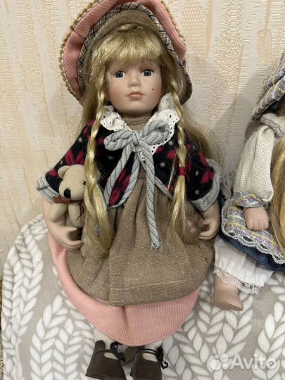 Кукла фарфоровая