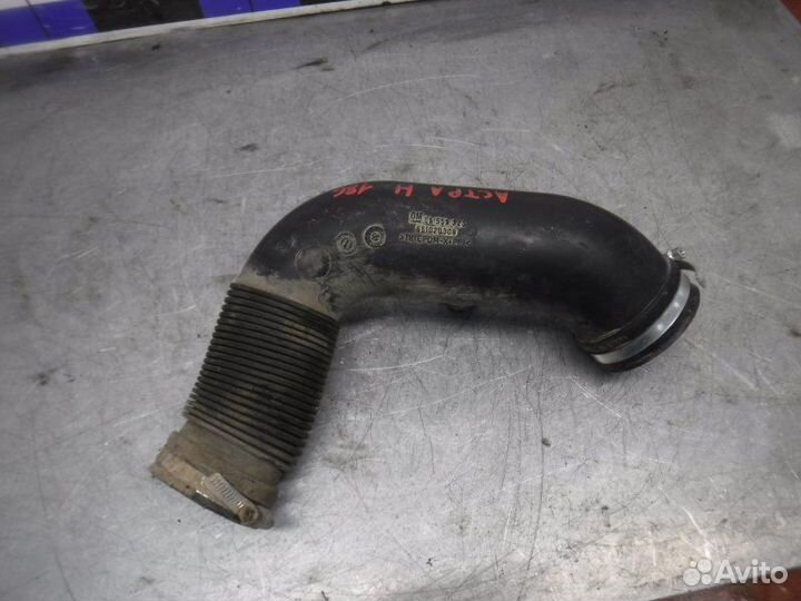 Воздуховод Opel Astra H Z18XER 2008