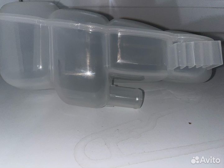 Расширительный бачок Ford Kuga 2 2012-2019