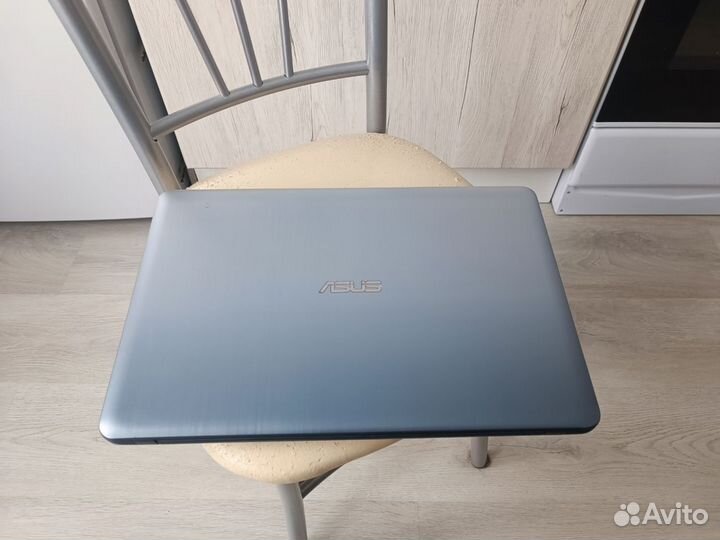 Ноутбук Asus / 4ядра / 810M / 4GB / 256SSD