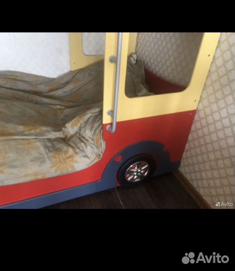 Двухъярусная кровать машина