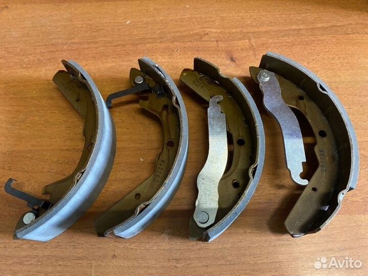 Колодки дисковые задние Volkswagen Transporter Iii