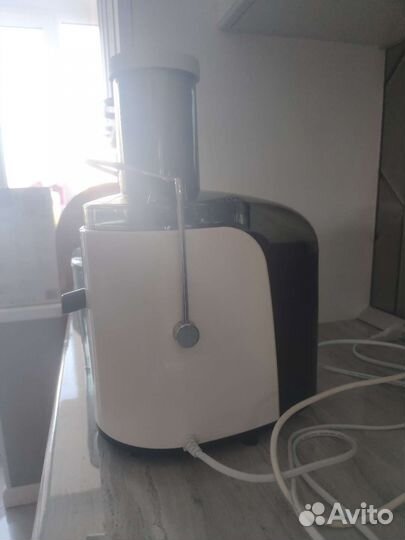 Соковыжималка/На запчасти (мотор и тд рабочее)